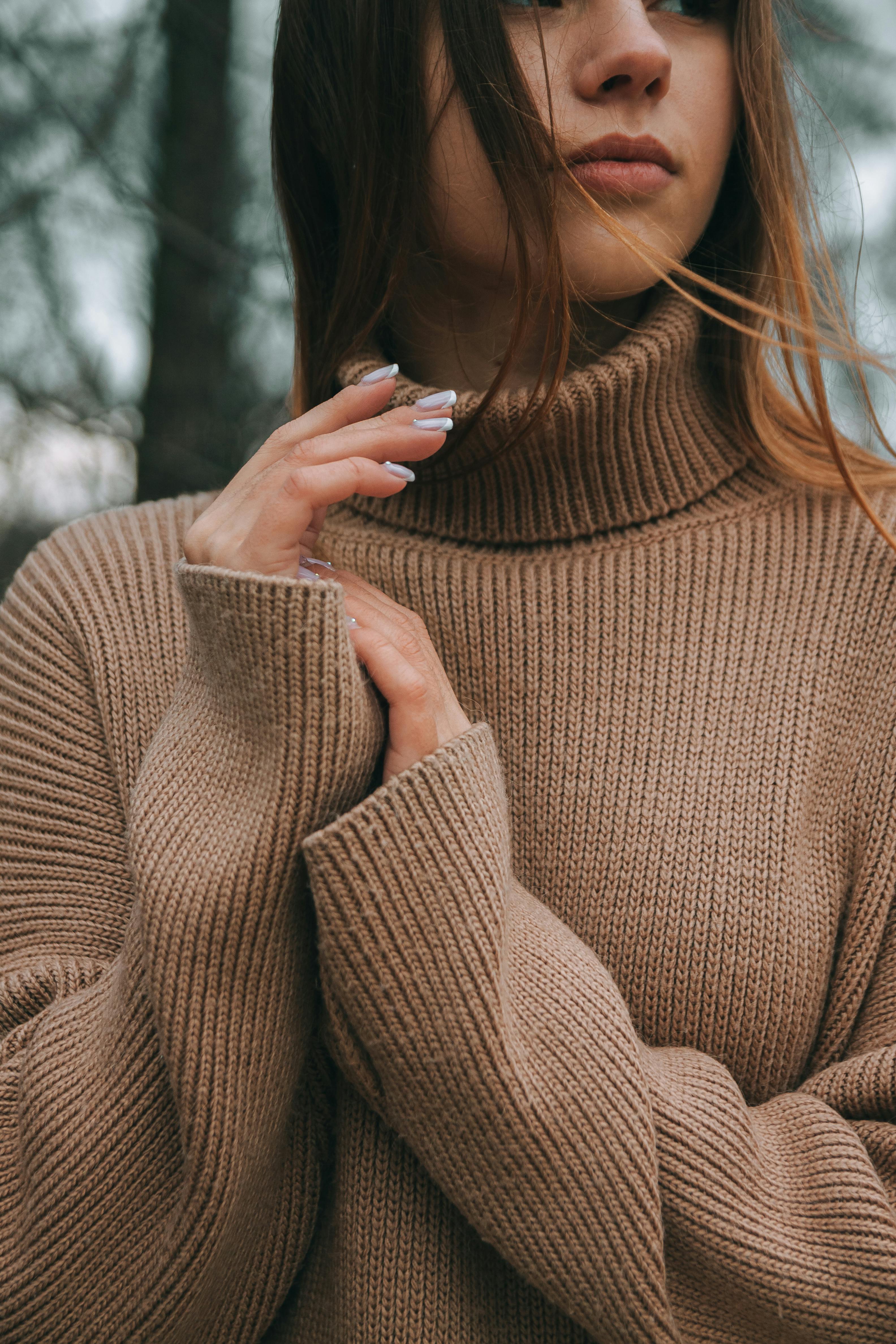 SWEATERS & HOODIES