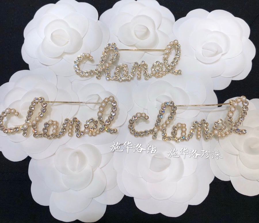 CC Brooch 156915