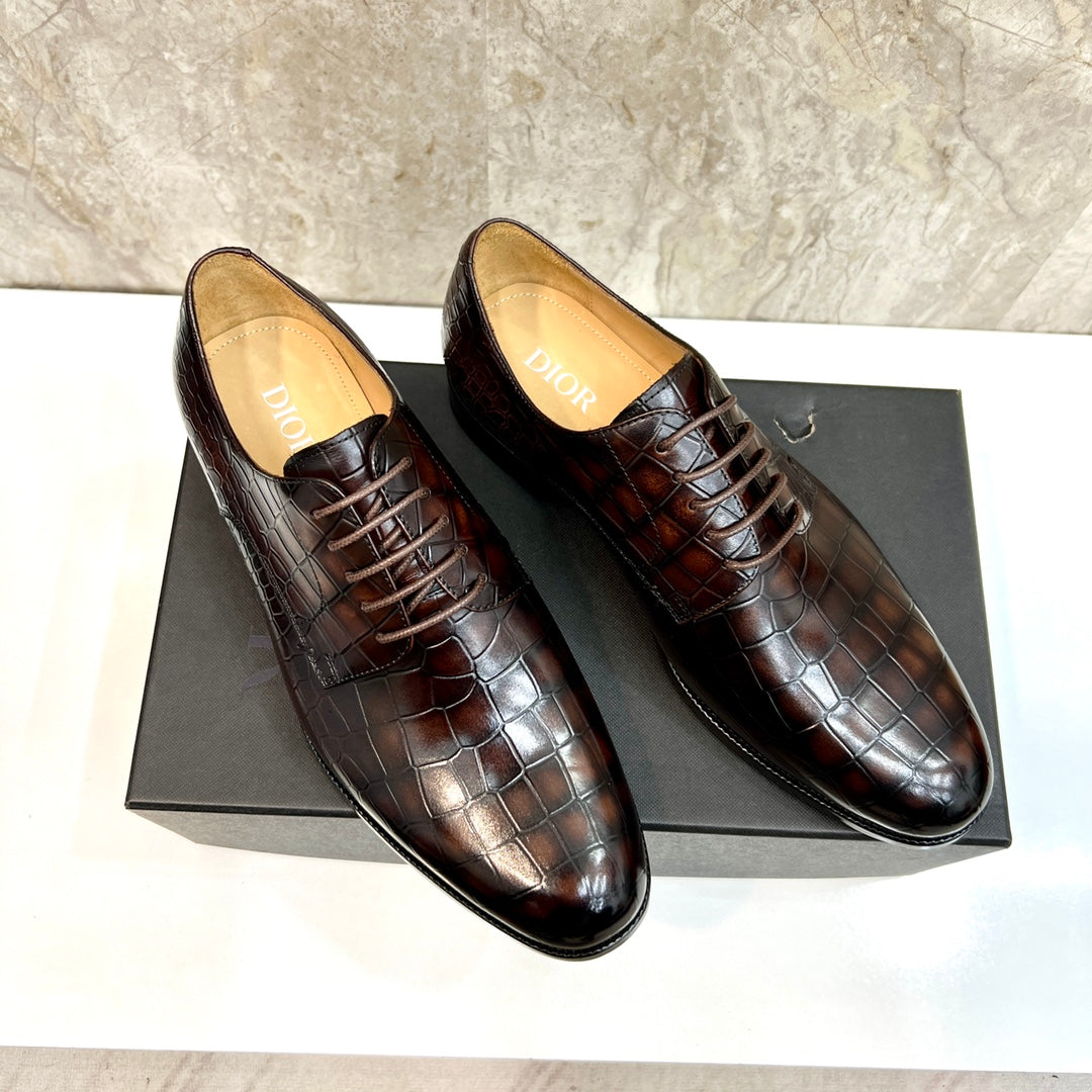 CD CROCODILE MOTIF BASIC OXFORD RUSSET CALFSKIN
