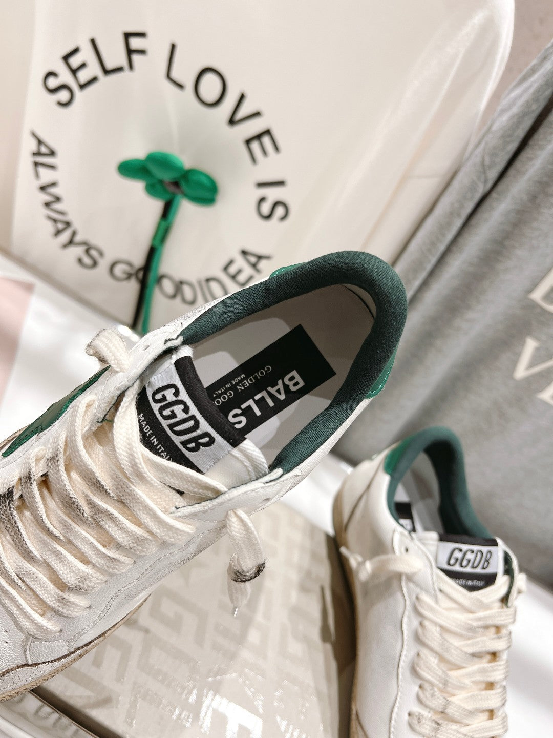 Golden Goose 2026 Deluxe Brand White Green Cowhide 429782