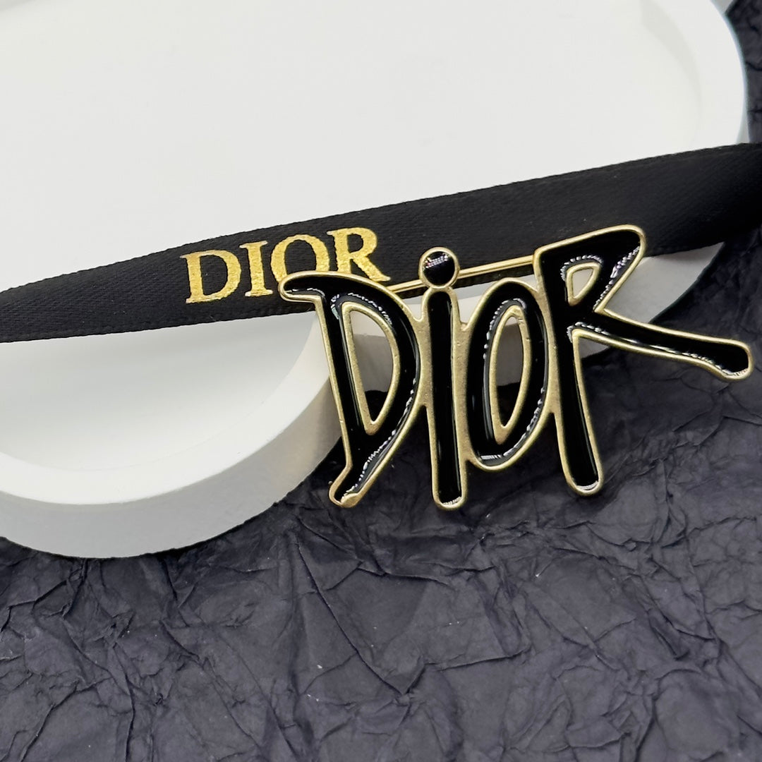 CD Brooch 172879