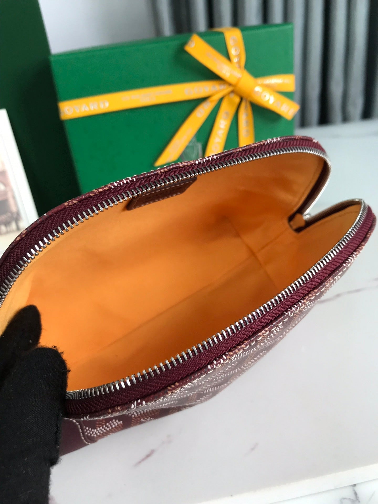 VENDÃ”ME COSMETIC POUCH 17 IN WINE RED GOYARDINE CANVAS AND CALFSKIN TRIM