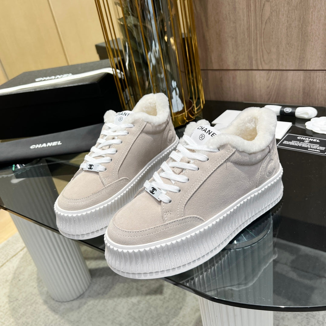 CC Sneaker Light Beige Suede With Fleece Lining 944567