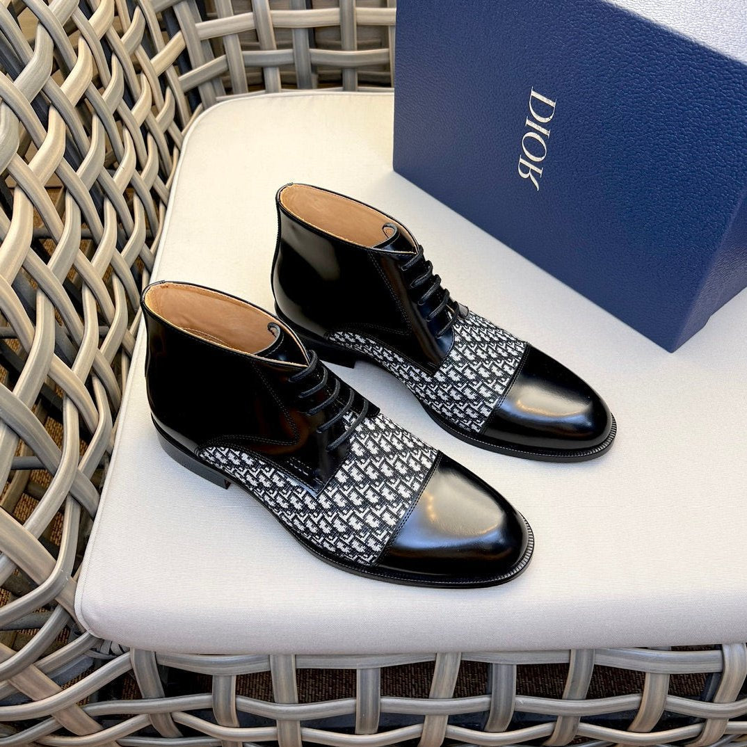 CD HOMME LACE-UP ANKLE BOOT BLACK AND WHITE CALFSKIN