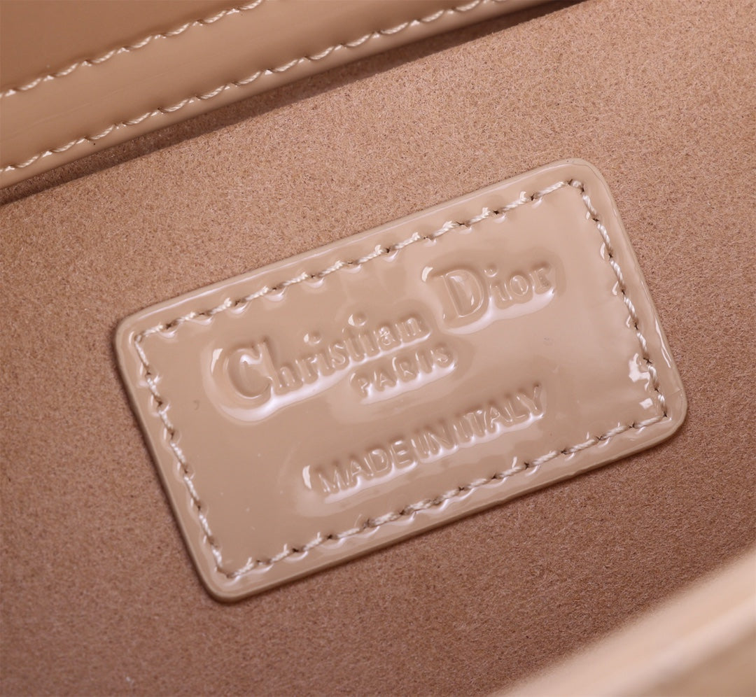 MEDIUM LADY D-JOY 26 BEIGE LAMBSKIN