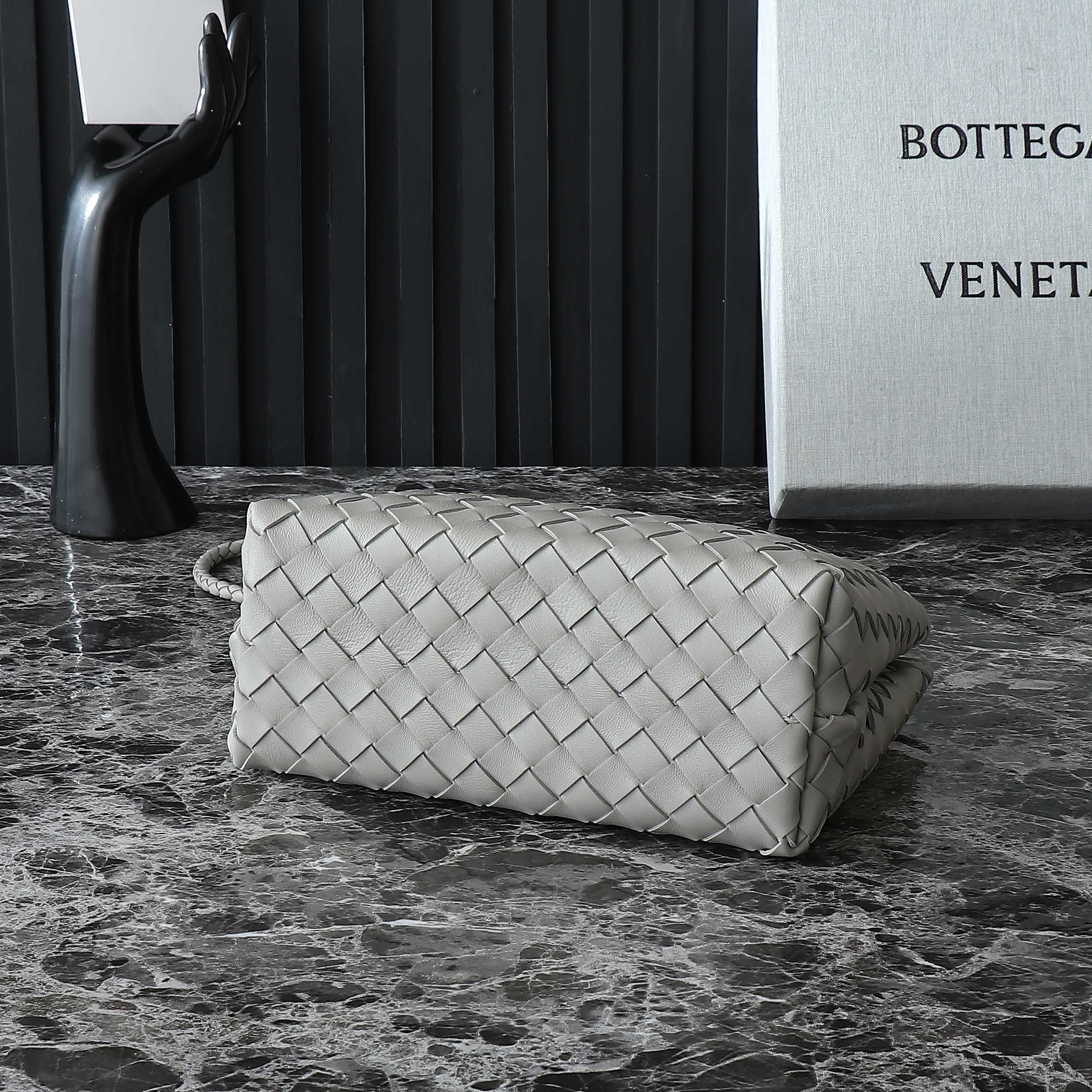 BV 2025 Andiamo 25cm Sterling Color Lambskin