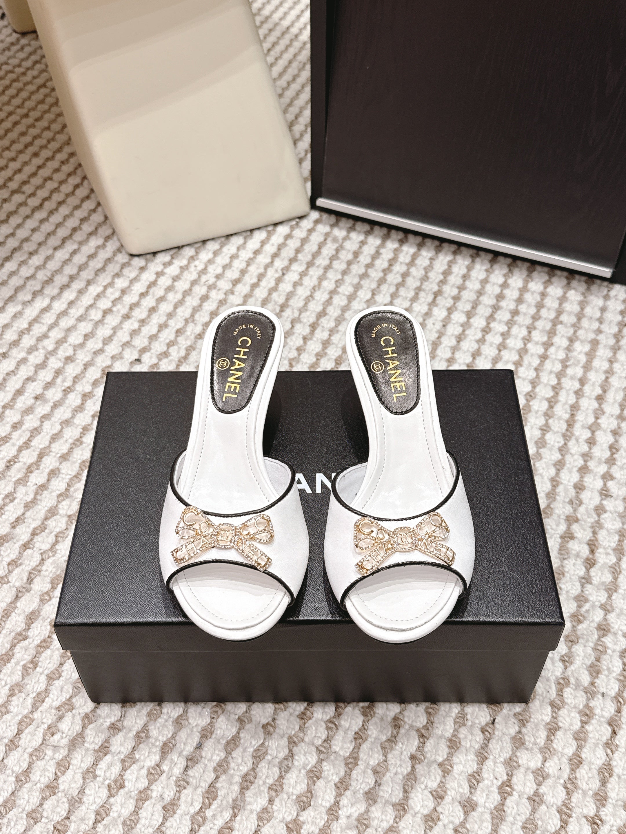 CC 26s Stiletto Sandals 55 White Leather 652570