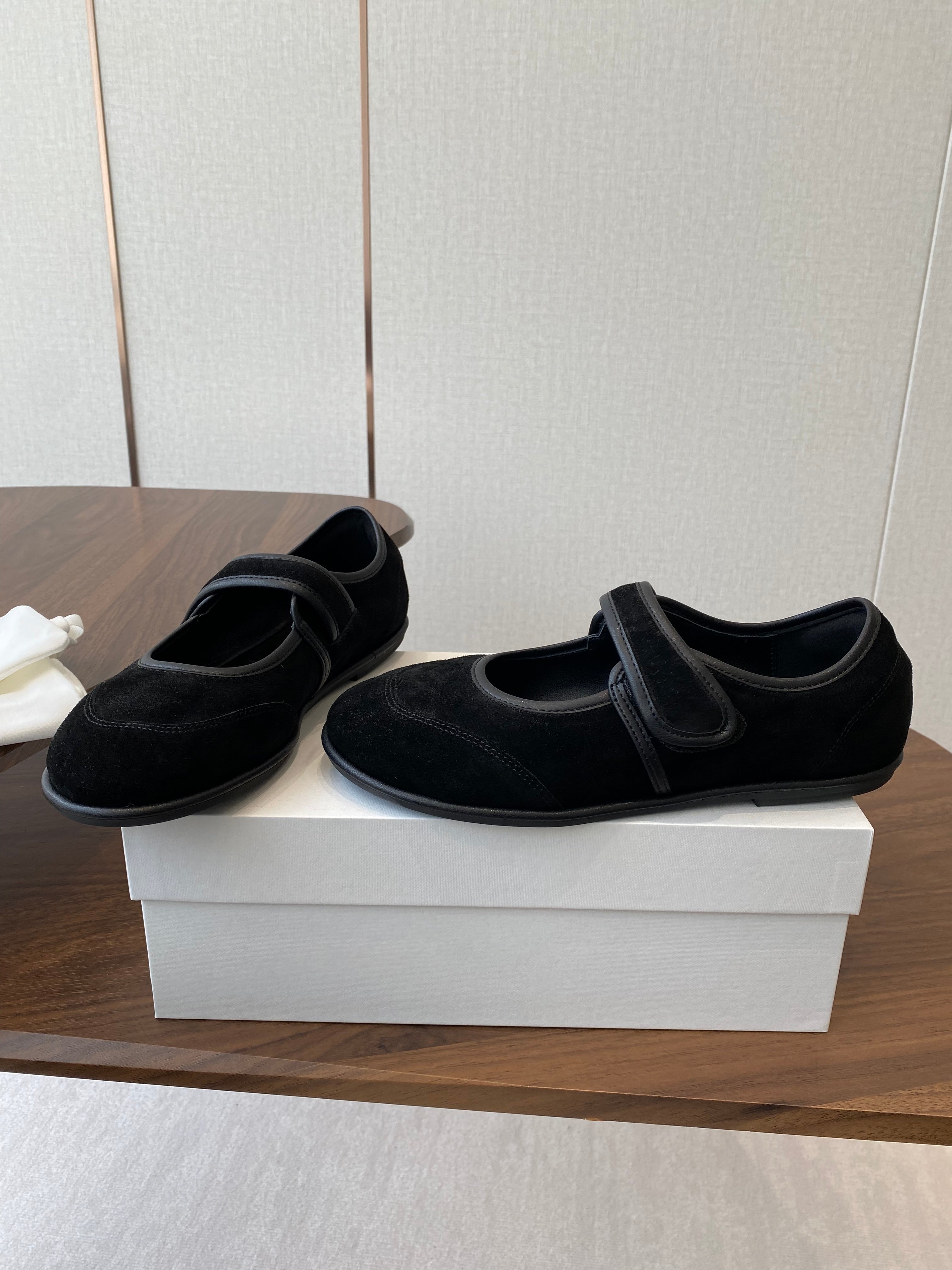 HM  25s Velcro Mary Jane Black Suede