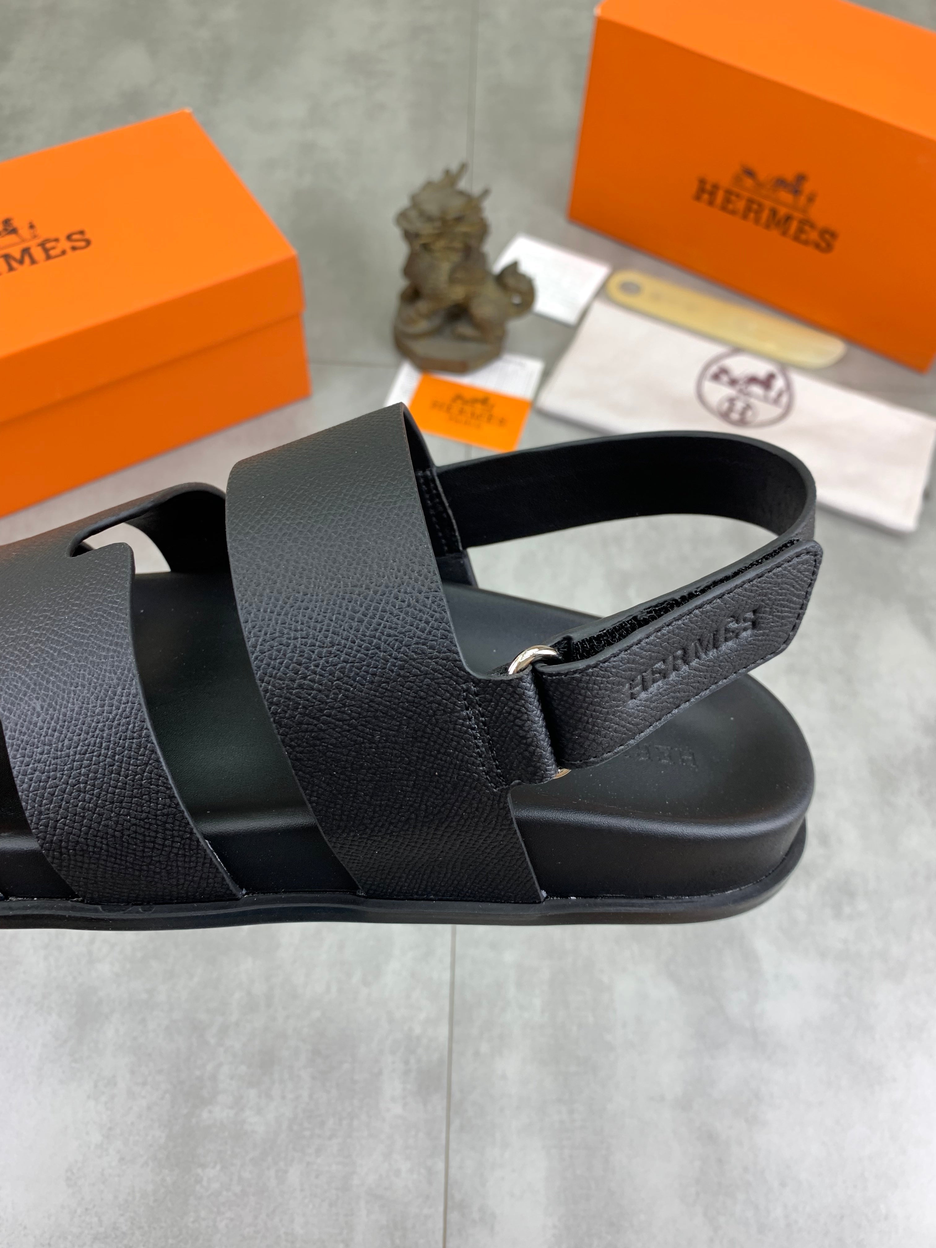 HM Men's Chypre Sandals Black Calfskin 645502
