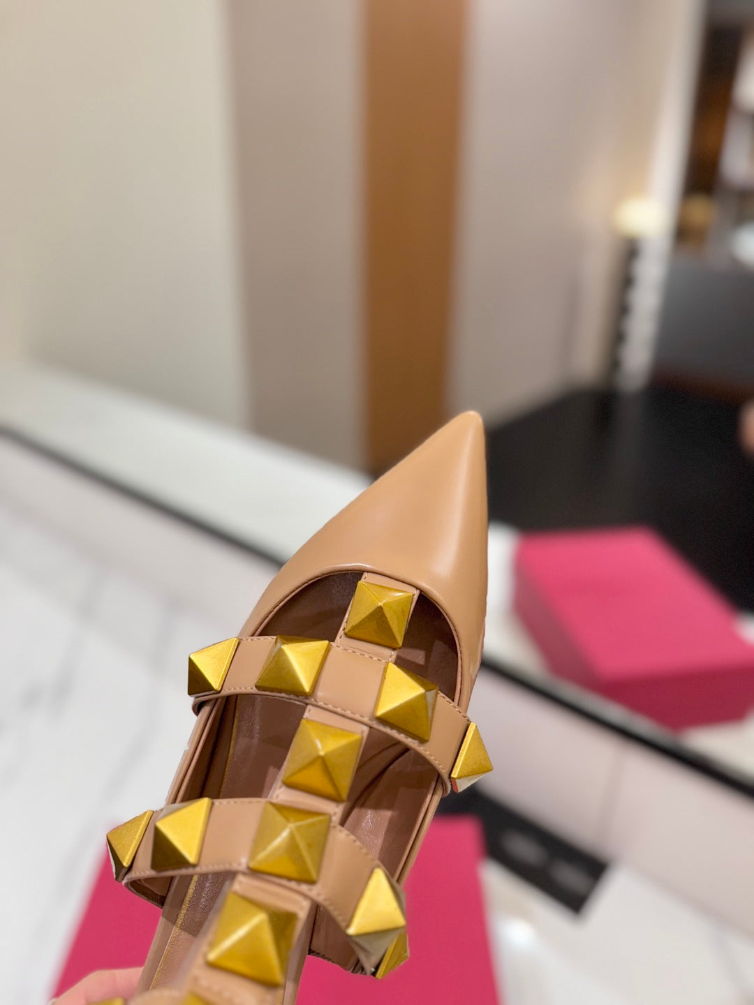 VT Rockstud Sandals Flat Nude Gold Cowhide