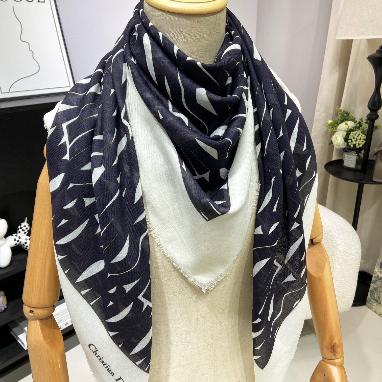 MISS DIOR ALLOVER SHAWL IN BLACK MIX WHITE SILK CASHMERE