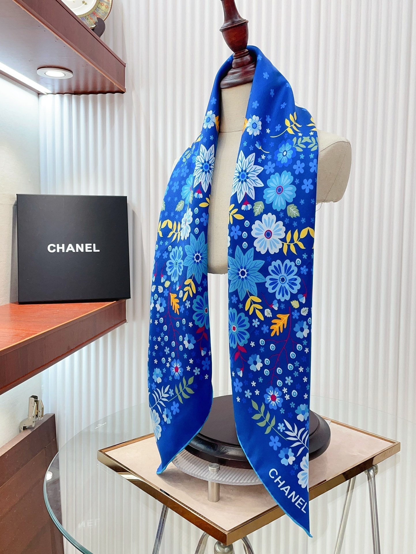 CC Square Scarf 90 CM In Blue Colorful Silk Twill 234598