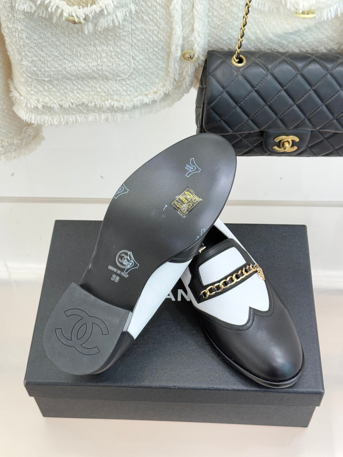 CC 26 Loafer Black mix White Calfskin 610019