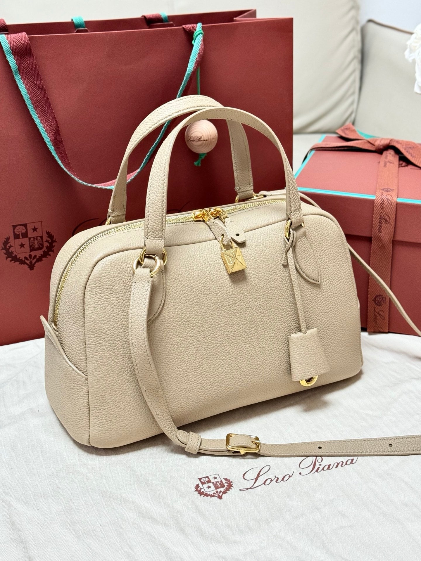 LP 2026 Needle Bag 31cm Light Mastic/Sun Gold Calfskin