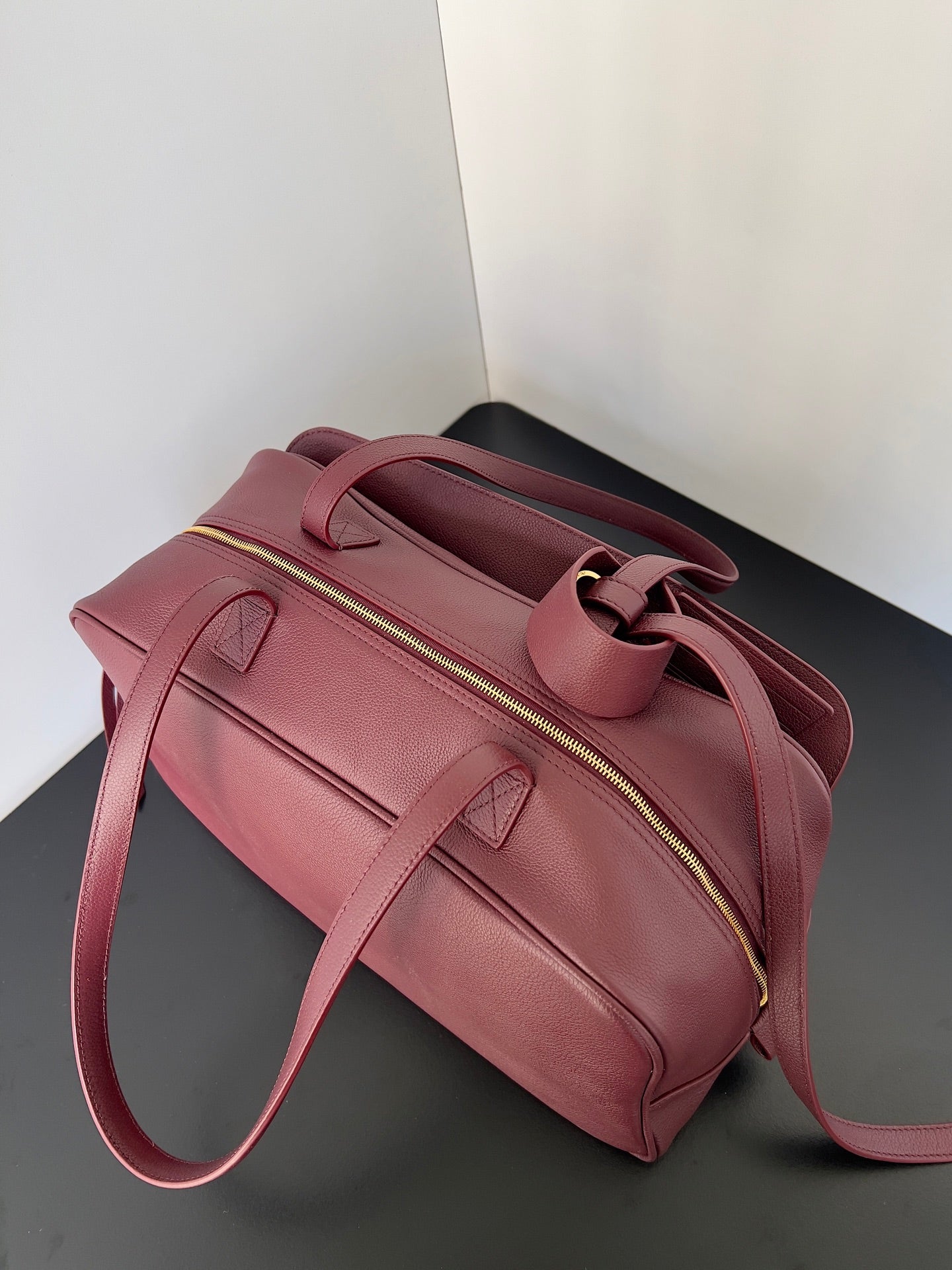 𝗕𝗮𝗹𝗲𝗻𝗰𝗶𝗮𝗴𝗮 𝗖𝗮𝗿𝗿𝗶𝗲 bowling ball bag wine red lambskin