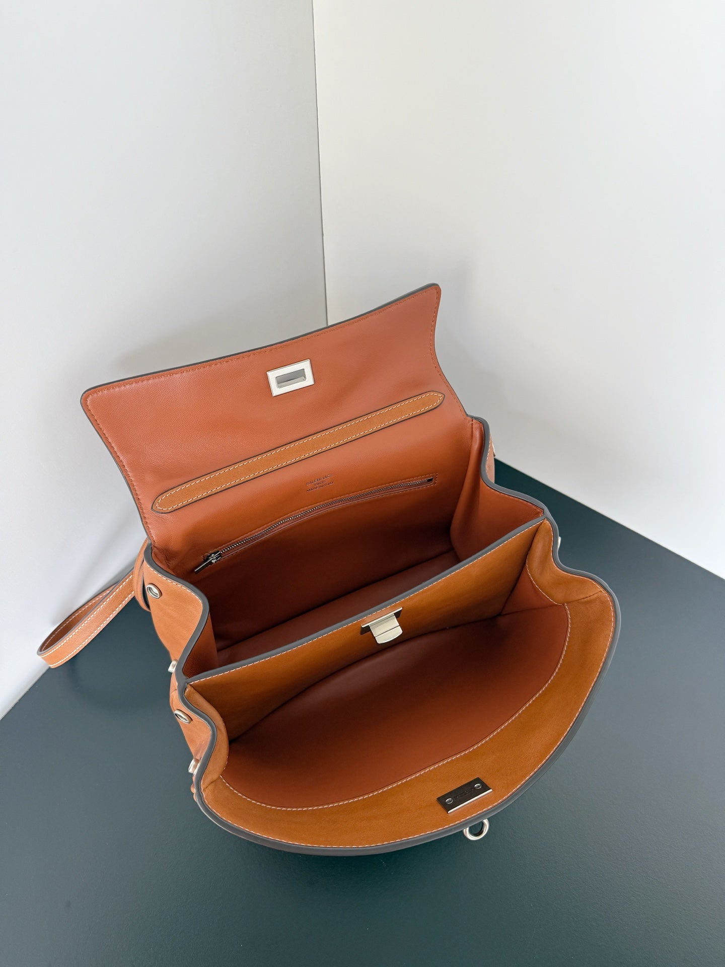 𝗕𝗮𝗹𝗲𝗻𝗰𝗶𝗮𝗴𝗮 Rodeo 35 bag brown lambskin