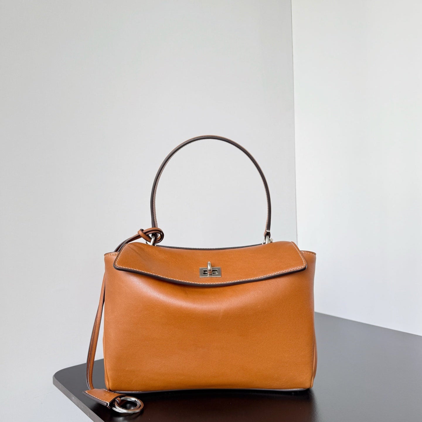 𝗕𝗮𝗹𝗲𝗻𝗰𝗶𝗮𝗴𝗮 Rodeo 35 bag brown lambskin