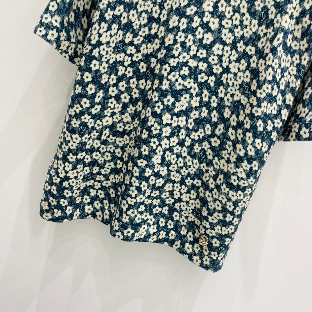 Chanel T-shirts and cut-and-sewn tops  229466