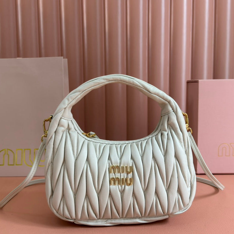 WANDER MATELASSÃ‰ HANDBAG 23 IN WHITE LAMBSKIN
