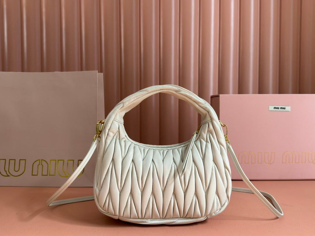 WANDER MATELASSÃ‰ HANDBAG 23 IN WHITE LAMBSKIN