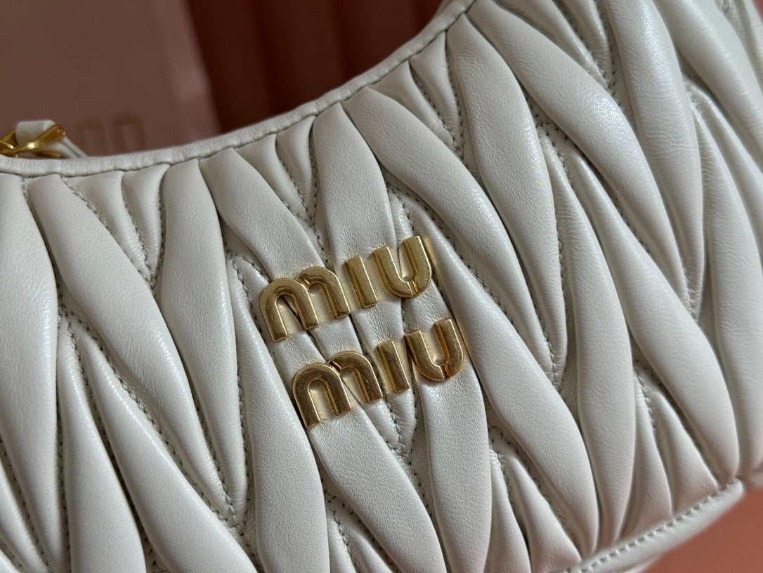 WANDER MATELASSÃ‰ HANDBAG 23 IN WHITE LAMBSKIN