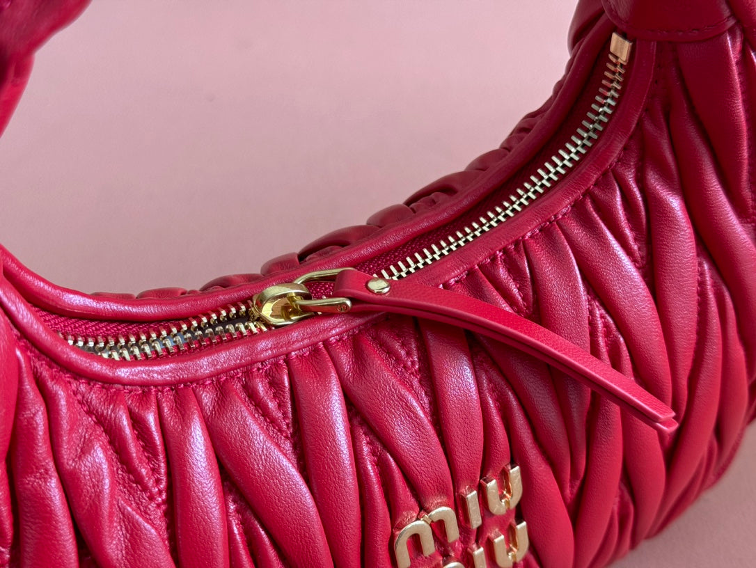 WANDER MATELASSÃ‰ HANDBAG 23 IN CERISE RED LAMBSKIN