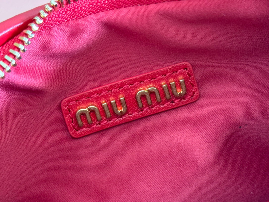 WANDER MATELASSÃ‰ HANDBAG 23 IN CERISE RED LAMBSKIN