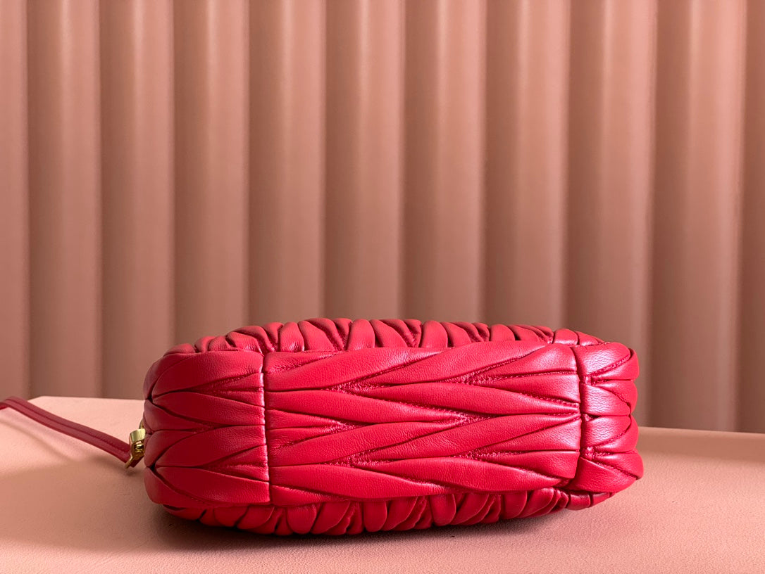 WANDER MATELASSÃ‰ HANDBAG 23 IN CERISE RED LAMBSKIN