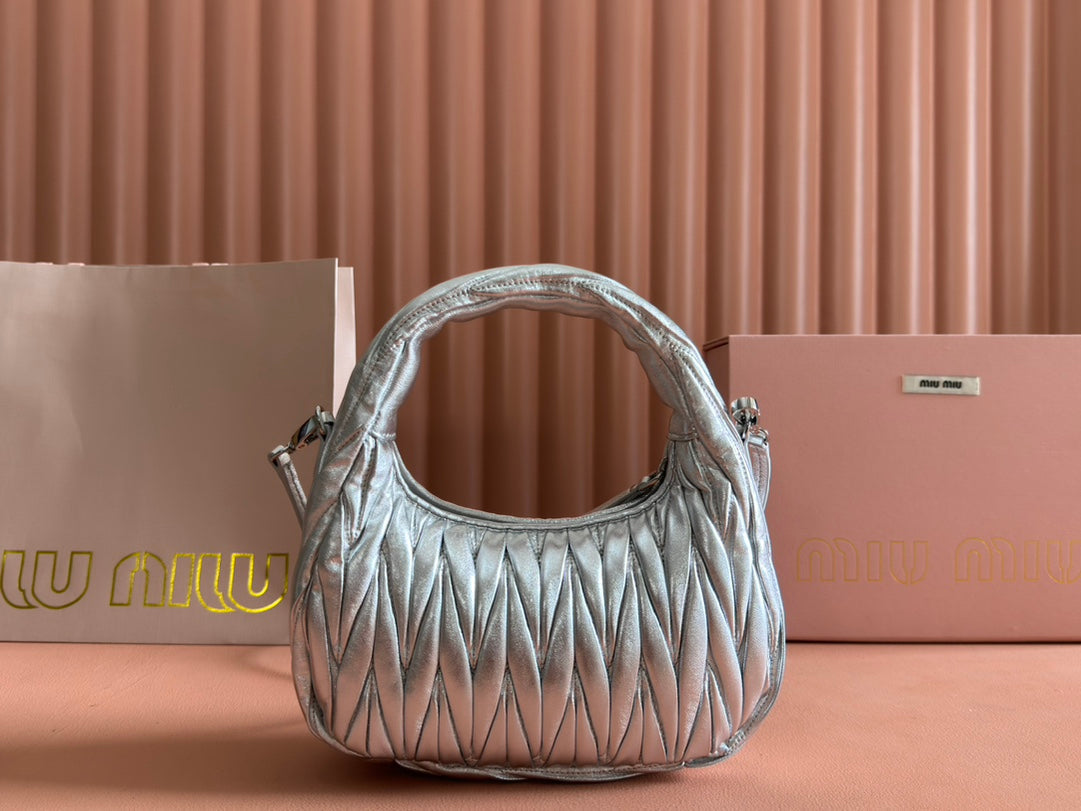 WANDER MATELASSÃ‰ HANDBAG 23 IN SILVER PATENT LAMBSKIN