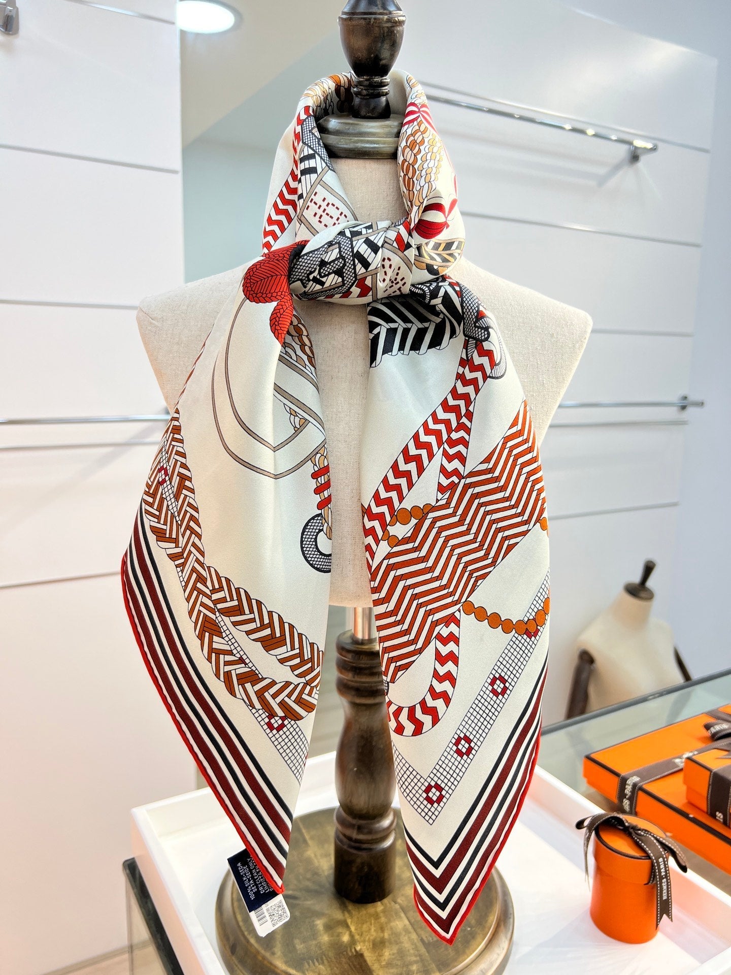HM 26s Knitting Scarf 90 White Red Colorful Mulberry Silk 148054