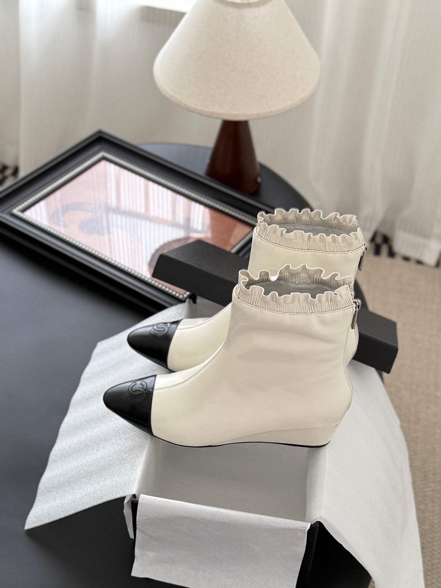 CC 25 Mary Jane boots white black sheepskin 458771