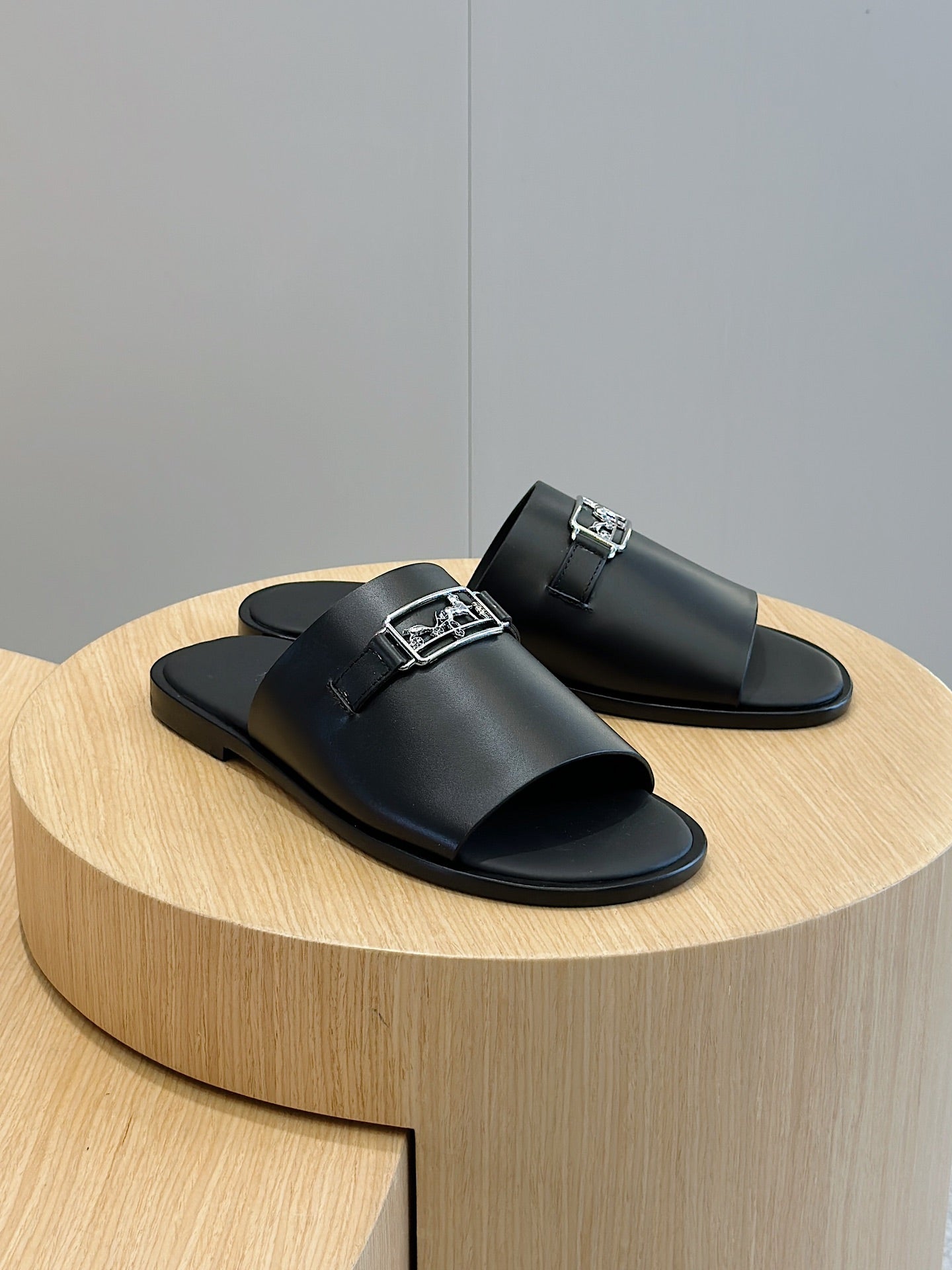 HM Men's Tenor Slide Black Calfskin 547659