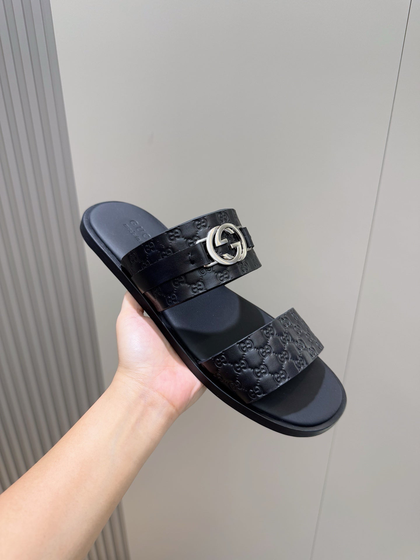 GG Men's Interlocking G Sandals Black Cowhide 599985