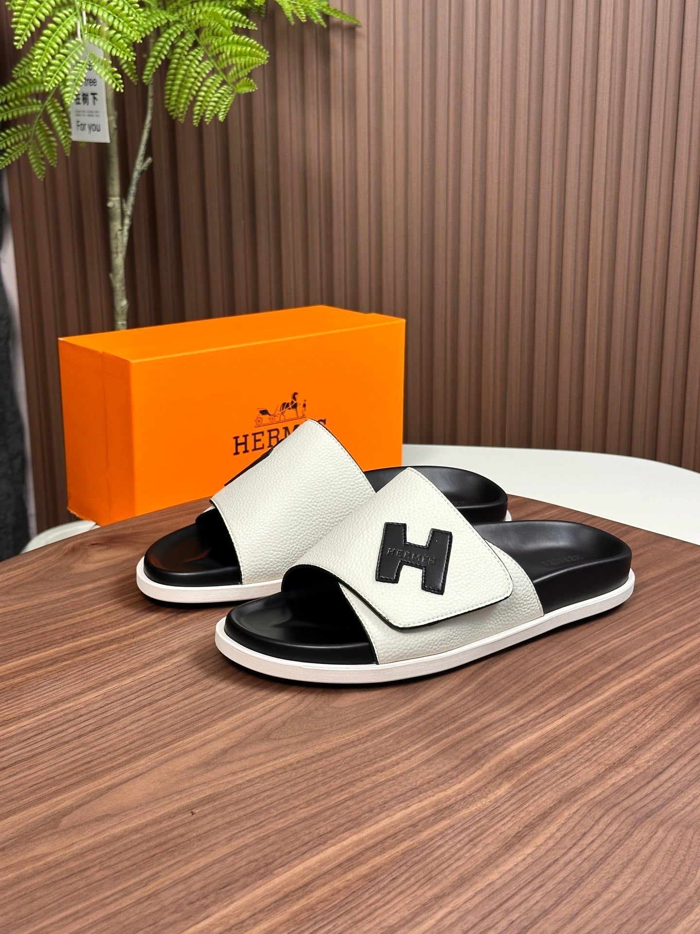 HM Men's Slide White Black Cowhide 684845