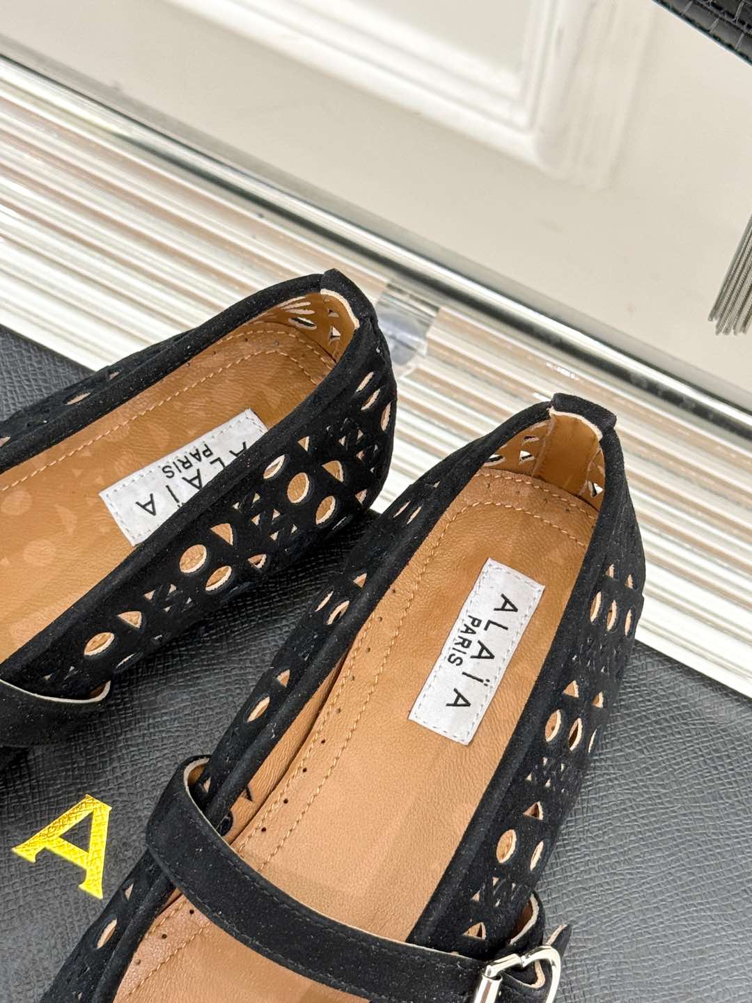 Alaia Women's Ballet Flat Black Suede 293217