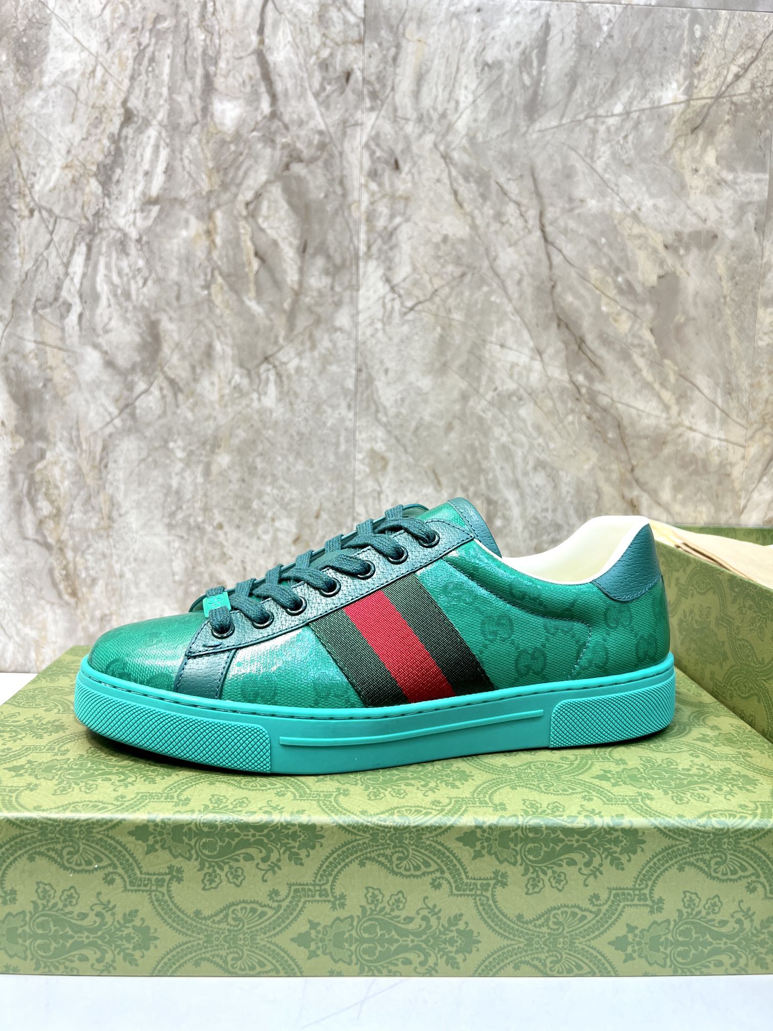 GG Men's ACE Sneaker Green Calfskin 525958