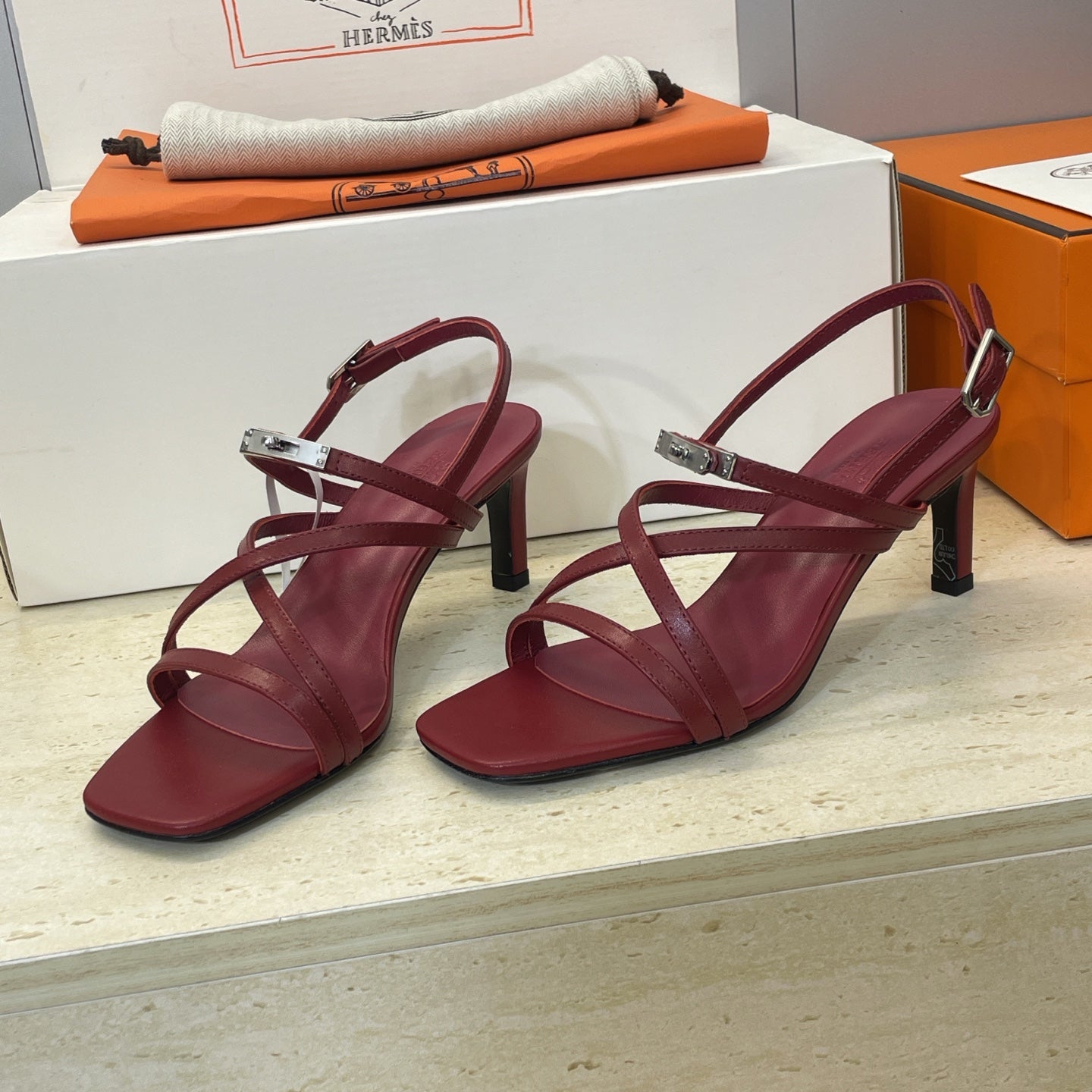 HM 26ss Kelly Sliver Buckle Sandals 65 Dark Red Calfskin 607174