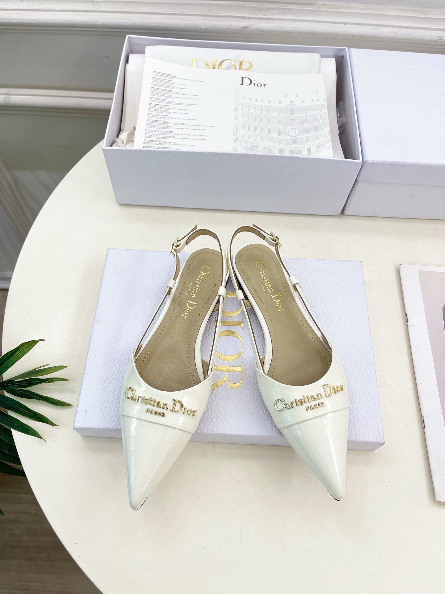 CD 25 Slingback Flat White Patent Leather 307439