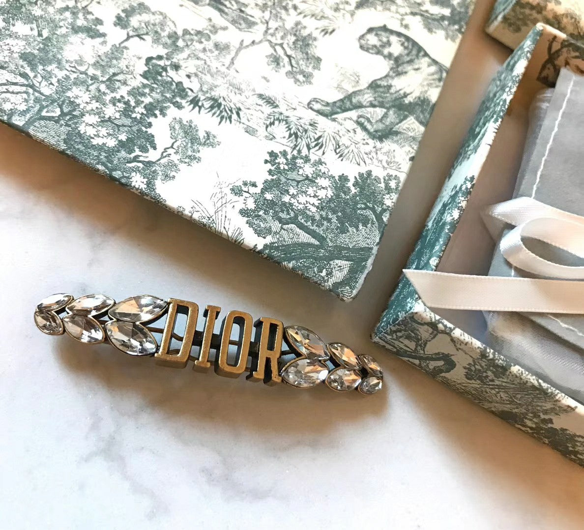 CD Brooch 01